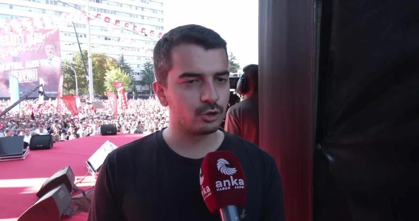 Hüseyin Can Güner: “Cumhuriyet Halk Partisi, Türkiye’nin teslim alınamayan son kalesidir, teslim etmeyeceğiz” Çankaya Belediye Başkanı Hüseyin Can Güner, CHP'nin Tandoğan Meydanı'nda düzenlediği "Vesayet