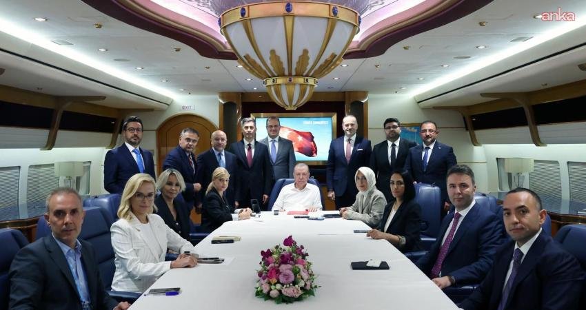 Cumhurbaşkanı Recep Tayyip Erdoğan, Çin ziyaretinden dönüşte uçakta gazetecilere yaptığı