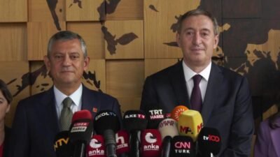 DEM Parti Eş Genel Başkanları Tülay Hatimoğulları ve Tuncer Bakırhan,