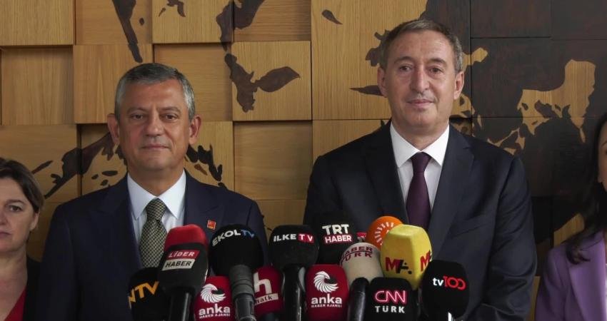 DEM Parti Eş Genel Başkanları Tülay Hatimoğulları ve Tuncer Bakırhan,