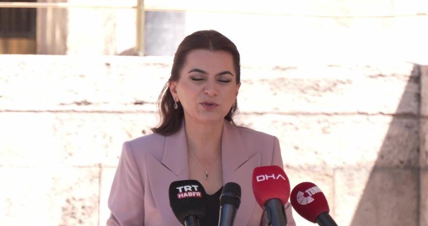 DEM Parti Grup Başkanvekili Gülistan Kılıç Koçyiğit, CHP'ye yönelik operasyonlara