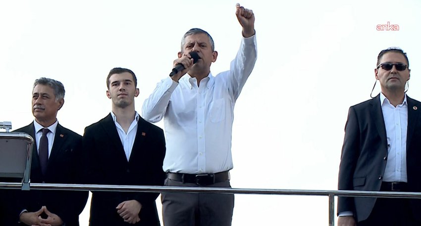 CHP Genel Başkanı Özgür Özel, "Meşruiyet almış, milletin gözünden düşmüş,