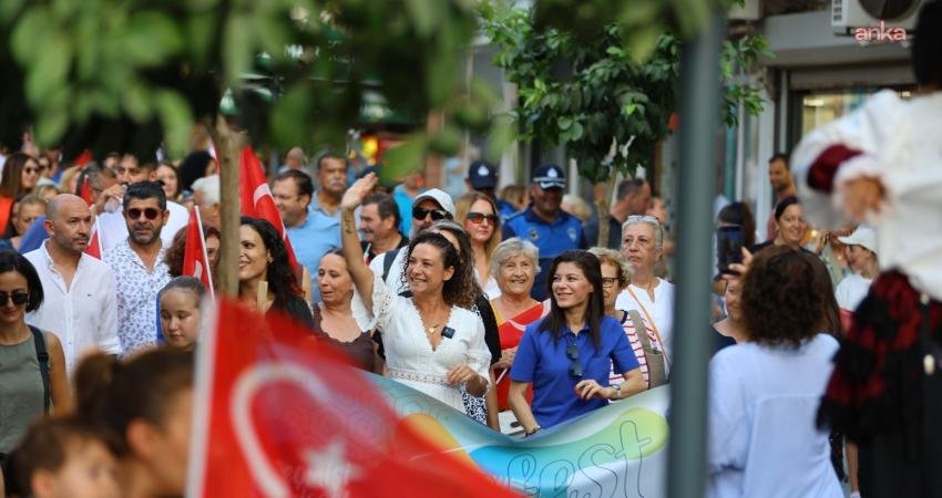 EFEST 2025 renkli görüntülerle başladı Efes Selçuk’un kültür, sanat ve yaşam festivali EFEST 2025, düzenlenen