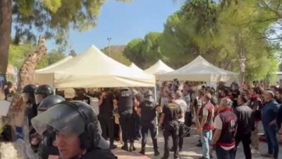 Ege Üniversitesi'nde öğrenci topluluklarının geleneksel stant haftası etkinliğinde, çevik kuvvet