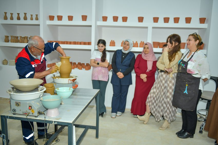 Esenyurt Belediyesi’nin hayata geçirdiği Kadın Sanat Merkezi, 32 farklı branşta