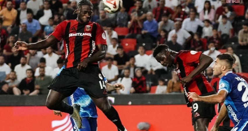 Gaziantep FK Süper Lig’in 7. haftasında karşılaştığı Samsunspor ile 2-2