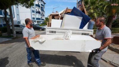 Gaziemir Belediyesi, mobilya atıklarının cadde, sokak ve çöp konteynerlerine atılmasının