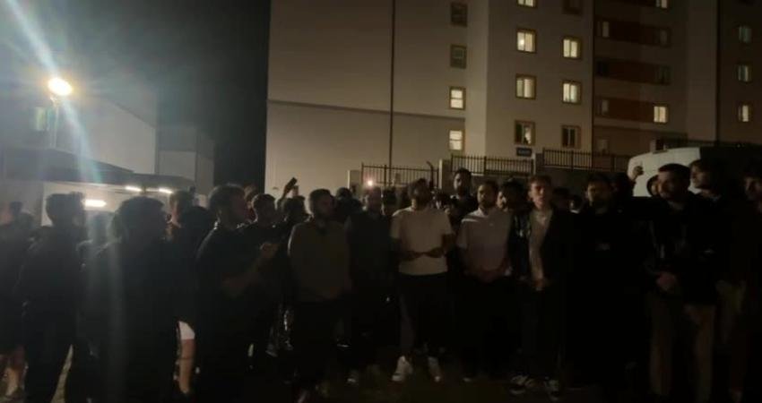 Gölbaşı KYK Yurdu'nda kalan üniversite öğrencilerinin eylemine destek veren CHP