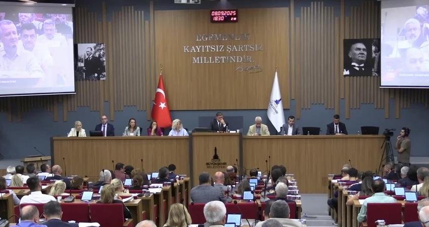 İzmir Büyükşehir Belediye Başkanı Tugay: “Kimsenin uzun süreli çöp depolama niyeti yok” İzmir’de uzun yıllardır ‘çöp’ üzerinden tartışma konusu olan Harmandalı Katı