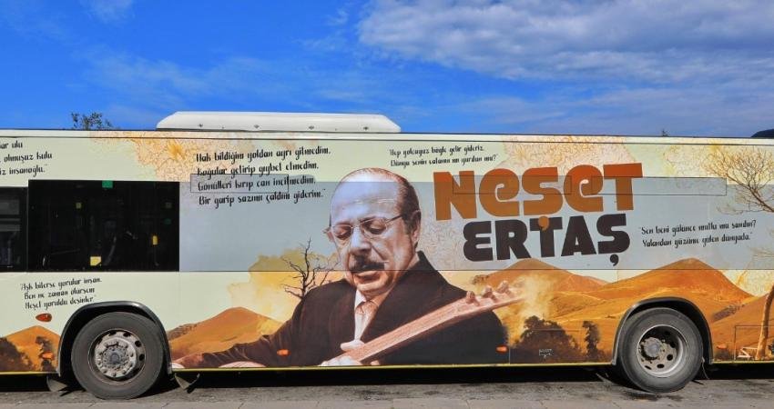 İBB bağlı kuruluşlarından İETT, "Bozkırın Tezenesi" Neşet Ertaş'ı ölümünün 13.