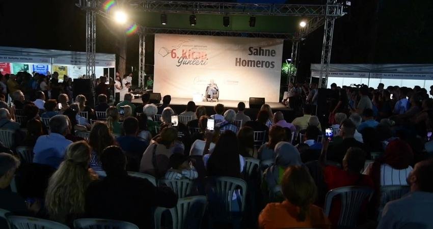 Bornova Belediyesi’nin bu yıl 6’ıncısını düzenlediği Kitap Günleri’nde onur konuğu