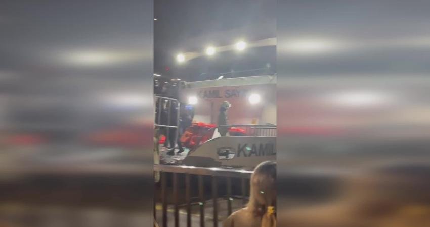 İstanbul Valiliği tarafından yapılan açıklamada, Üsküdar Salacak önlerinde yolcu teknesiyle