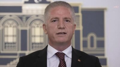 İstanbul Valisi Davut Gül, CHP İstanbul İl Başkanlığı yönetiminin görevden