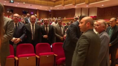 İzmir Büyükşehir Belediye Başkanı Cemil Tugay, kent genelinde sürdürülebilirliği desteklemek