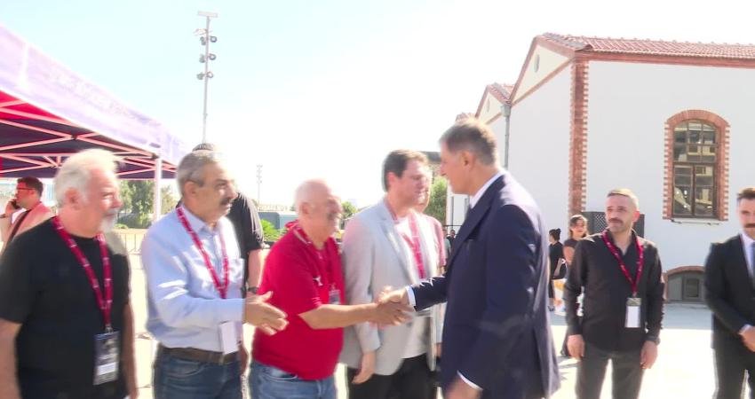 İzmir Büyükşehir Belediye Başkanı Cemil Tugay, amatör spor kulüplerinin başkanlarıyla