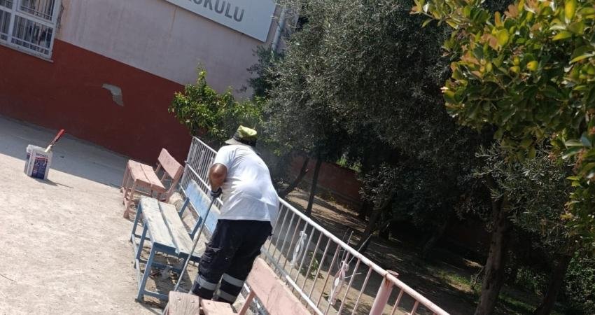 İzmir Büyükşehir Belediyesi yeni eğitim öğretim yılı öncesi okulları yeniledi Öğrencilerin daha konforlu ve güvenli ortamda eğitim alması için çalışmalar