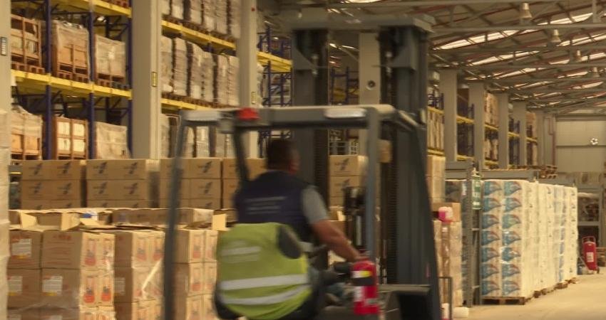 İzmir Büyükşehir Belediyesi’nden okullara hijyen seti desteği İzmir Büyükşehir Belediyesi, okullardaki temizlik sorununa çözüm bulmak amacıyla başlattığı