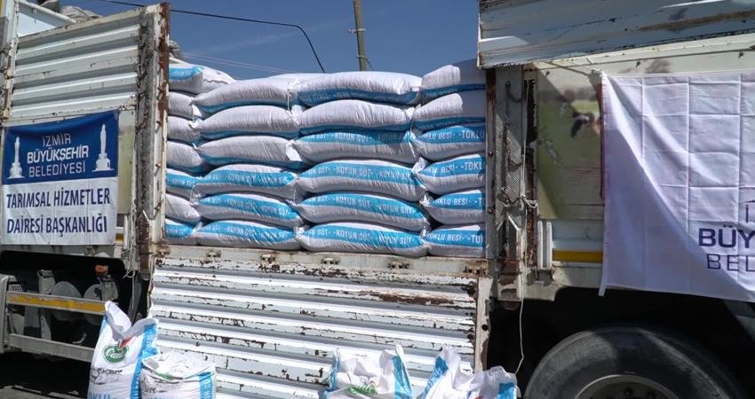 İzmir Büyükşehir’den yanan köylere 40 tonluk yem desteği İzmir Büyükşehir Belediyesi haziran ve temmuz aylarındaki orman yangınlarından etkilenen