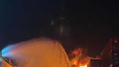 İzmir’in Aliağa ilçesinde bulunan Nemport Limanı’nda sabaha karşı yangın çıktı.