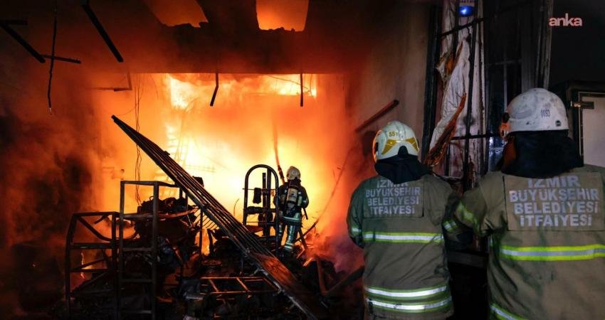 İzmir Kemalpaşa’da sanayi sitesinde çıkan yangın kontrol altına alındı İzmir’in Kemalpaşa ilçesine bağlı Bağyurdu Sanayi Sitesi’nde bulunan bir oto