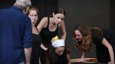 İzmir’in her noktasına tiyatro kültürünü yayma misyonuyla çalışmalarını sürdüren İzmir