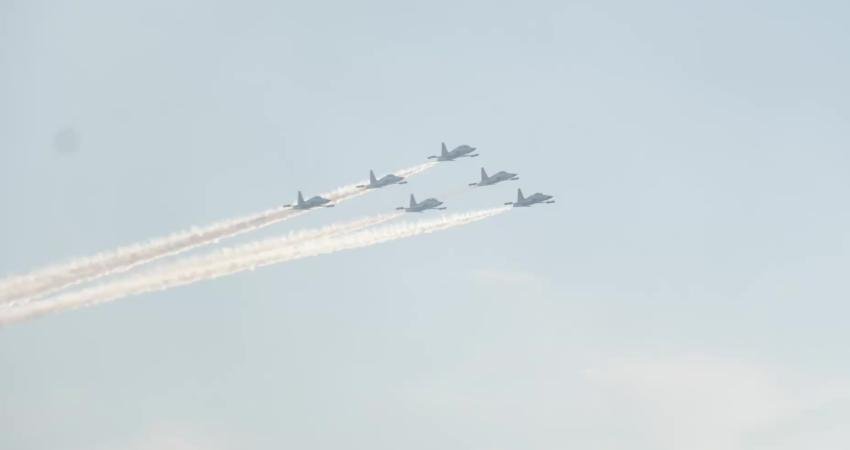 İzmir semalarında Türk Yıldızları ve SoloTürk gösterisi İzmir’in düşman işgalinden kurtuluşunun 103. yıl dönümü kutlamaları kapsamında, Türk