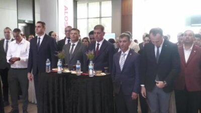 İzmir Büyükşehir Belediyesi, temiz enerjiyle çalışan ve kadın şoförlerin görev