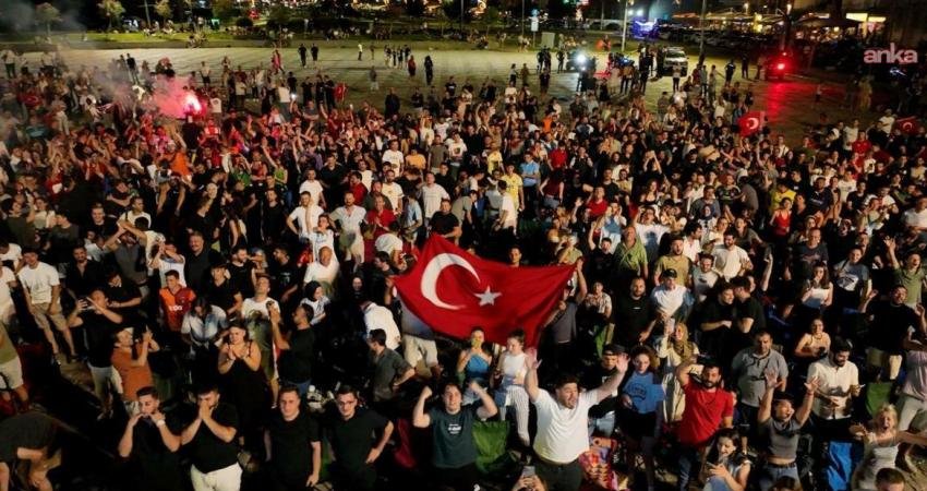 İzmir’de dev ekranda final heyecanı yaşanacak İzmir Büyükşehir Belediyesi, Türkiye ile Almanya arasında oynanacak Avrupa Basketbol