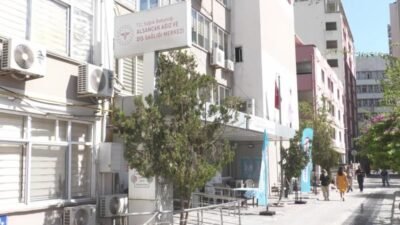 Hekim Birliği Sendikası üyeleri, İzmir Alsancak Ağız ve Diş Sağlığı
