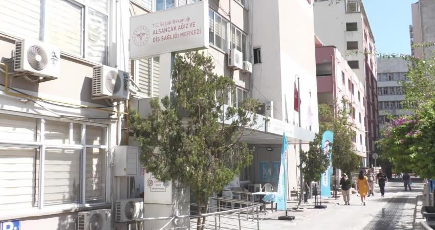 Hekim Birliği Sendikası üyeleri, İzmir Alsancak Ağız ve Diş Sağlığı