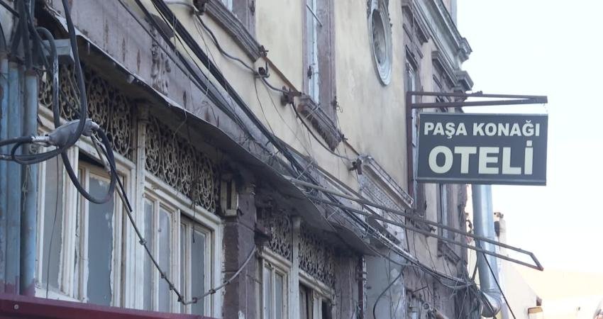 İzmir’in tarihi yapıları gün yüzüne çıkıyor İzmir Büyükşehir Belediye Başkanı Cemil Tugay, Basmane ve Kemeraltı’nda gün