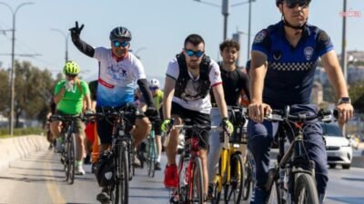 İzmirli bisikletseverler, Büyükşehir Belediyesi tarafından Avrupa Hareketlilik Haftası kapsamında düzenlenen