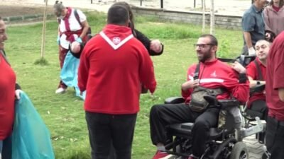 Yaizu Chuo Lisesi’nin Japonya ve dünya genelinde yürüttüğü plaj temizliği