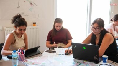 Karşıyaka Belediyesi tarafından düzenlenen 4. Öğrenci Yaz Okulu’nda gençlerin ürettiği