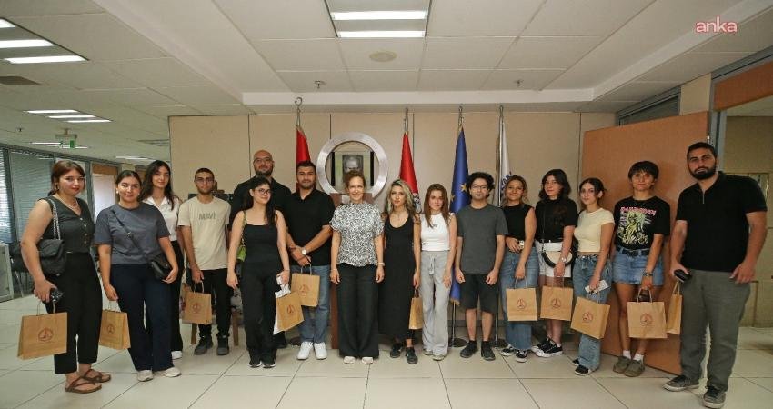 Karşıyaka’nın mezun ‘Filizleri’ Başkan Ünsal ile buluştu Karşıyaka Belediyesi tarafından yaklaşık 10 yıldır sürdürülen "Karşıyaka’nın Filizleri" projesinden