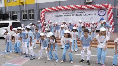 Kartal Belediyesi, 2025-2026 eğitim öğretim yılının ilk ders zilinde öğrencilerin