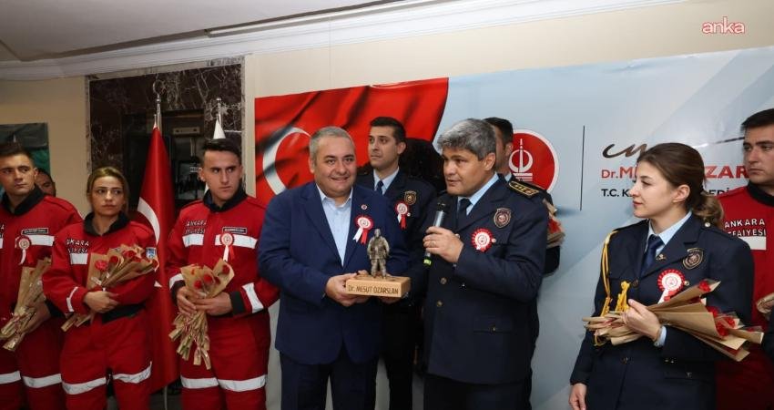 Keçiören Belediye Başkanı Özarslan, İtfaiyeciler Haftası’nda itfaiyecilerle bir araya geldi Keçiören Belediye Başkanı Mesut Özarslan, İtfaiyeciler Haftası dolayısıyla Ankara Büyükşehir