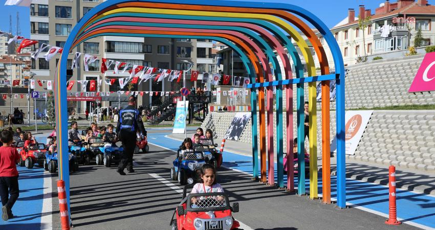 Keçiören’de Avrupa Hareketlilik Haftası kutlamaları, renkli görüntülerle sona erdi Keçirören’de Avrupa Hareketlilik Haftası kutlamaları, Atatürk Çocuk Trafik Eğitim Parkı’nda