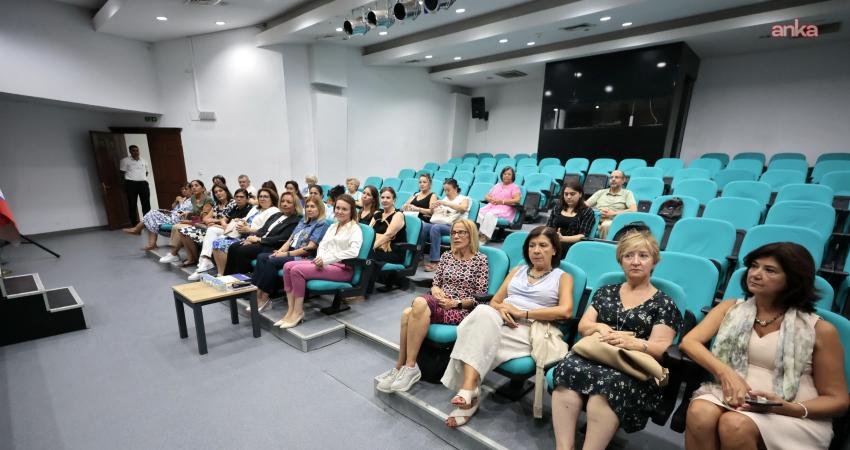 Konak’ın kadın muhtarları Yeşil Lider oldu Konak Belediyesi ve Türkiye Soroptimist Kulüpleri Federasyonu işbirliğinde düzenlenen ‘Toplumun