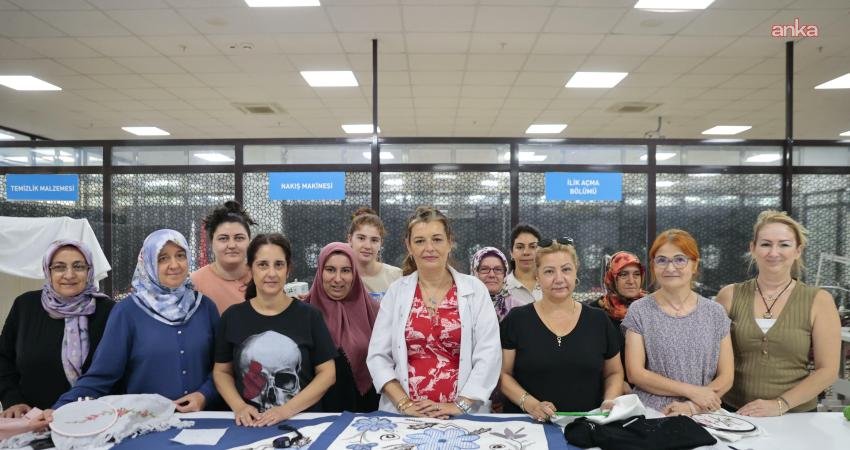 Konaklı kadınlar nakış kursunda emeği kazanca dönüştürüyor Konak Belediyesi’nin Toros Sosyal Tesisleri'nde İzmir Büyükşehir Belediyesi Meslek Fabrikası