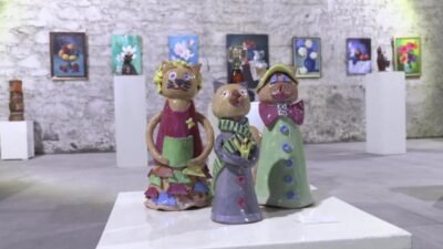 Konak Belediyesi’nin kültür ve sanat kurslarına katılan kursiyerler, bir yıllık