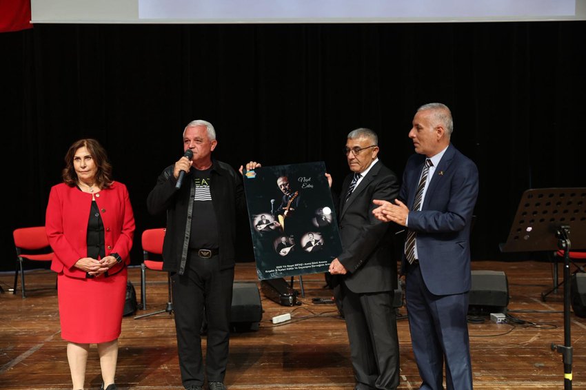 Mamak Belediyesi’nden Neşet Ertaş anması Mamak Belediyesi, Türk Halk Müziği’nin unutulmaz ismi Neşet Ertaş’ı, aramızdan