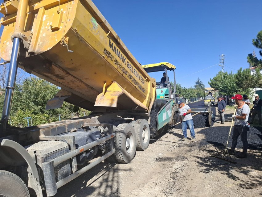 Mamak Belediyesi Fen İşleri Müdürlüğü tarafından belirlenen plan doğrultusunda asfalt