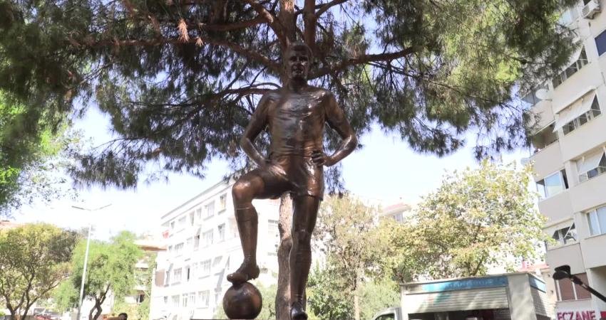 Metin Oktay, vefatının 34’üncü yılında anıldı Türk futbolunun efsanevi ismi ''Taçsız Kral'' Metin Oktay, vefatının 34’üncü