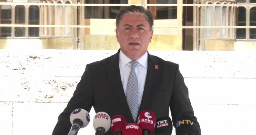 CHP Grup Başkanvekili Murat Emir, mahkeme kararıyla İstanbul İl Başkanlığı'na