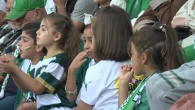 Osmangazi Belediyesi tarafından biletleri karşılanan çocuklar, Bursaspor’un Isparta 32 Spor