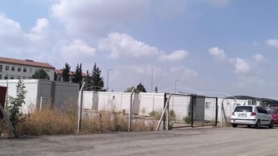 Osmaniye'nin Kadirli ilçesinde hak sahibi olmayan depremzedelere kaldıkları konteyner kentten