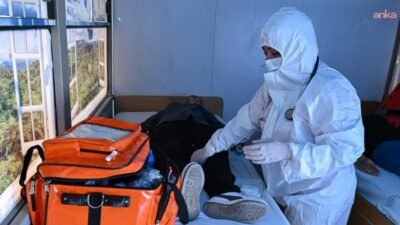 İzmir'in Urla ilçesindeki Karantina Adası, deprem ve tutsunami tatbikatı yapıldı.