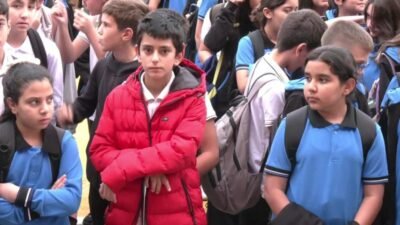Yeni eğitim-öğretim yılı başladı, okullarda ilk ders zili bu sabah