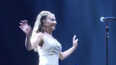 94’üncü İzmir Enternasyonal Fuarı'nın (İEF) 3. gününde ünlü sanatçı Yıldız